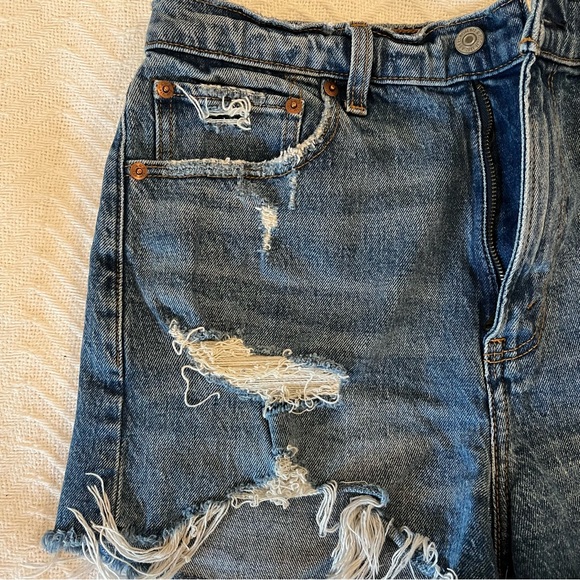 Abercrombie High Rise Mom Short - Picture 3 of 7